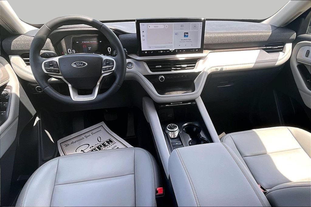 Used 2025 Ford Explorer Active w/ Active Comfort Package RWD image 15