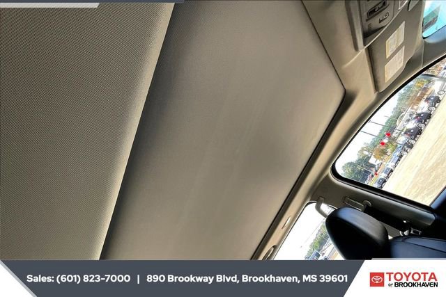 Used 2021 Nissan Titan SL w/ Moonroof Package image 16