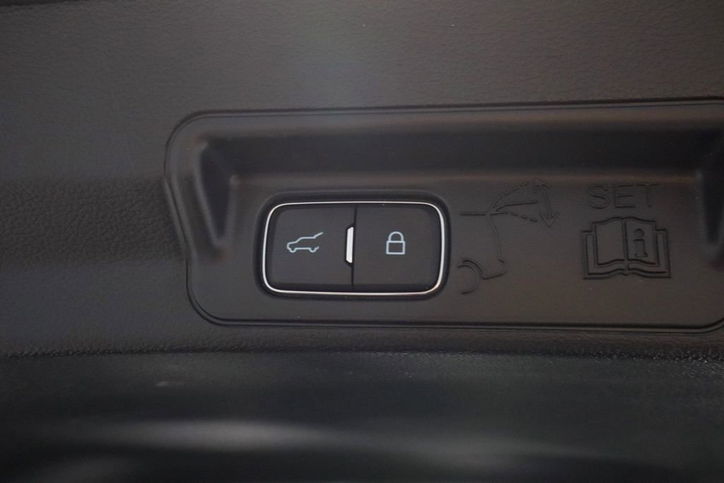 Certified 2021 Ford Explorer XLT w/ Equipment Group 202A image 16