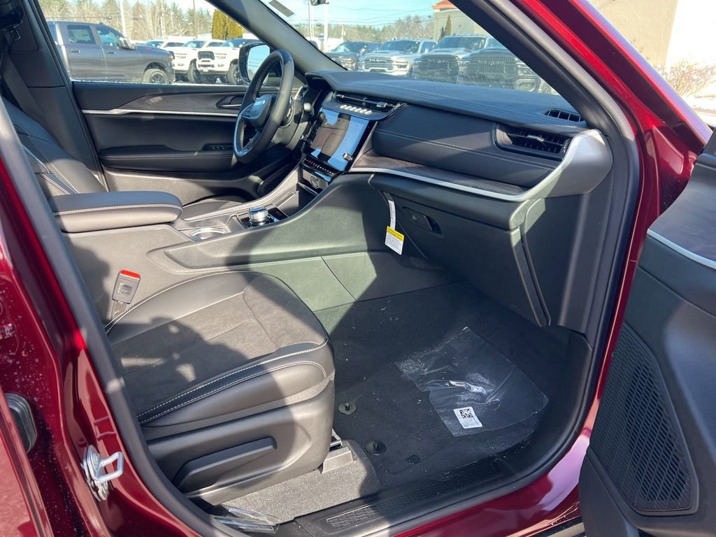 New 2026 Jeep Grand Cherokee Altitude image 11