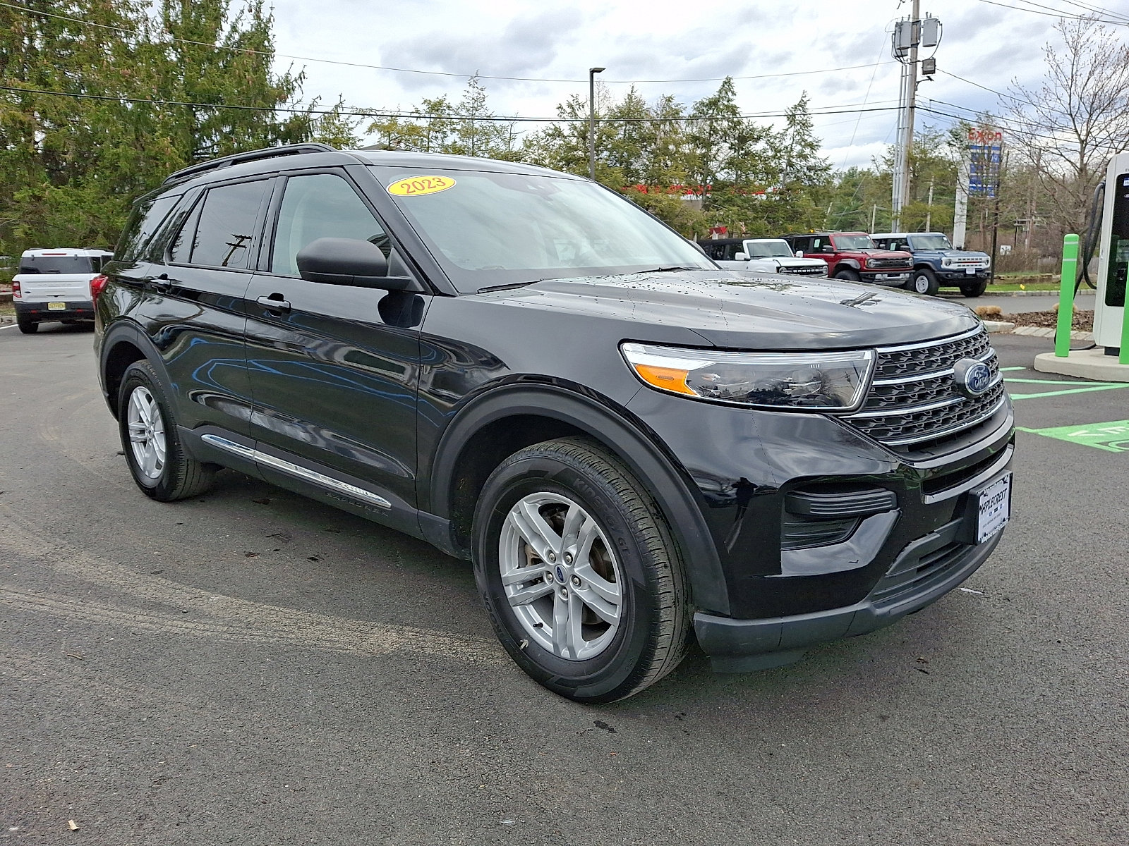 Used 2023 Ford Explorer XLT w/ Class IV Trailer Tow Package image 3