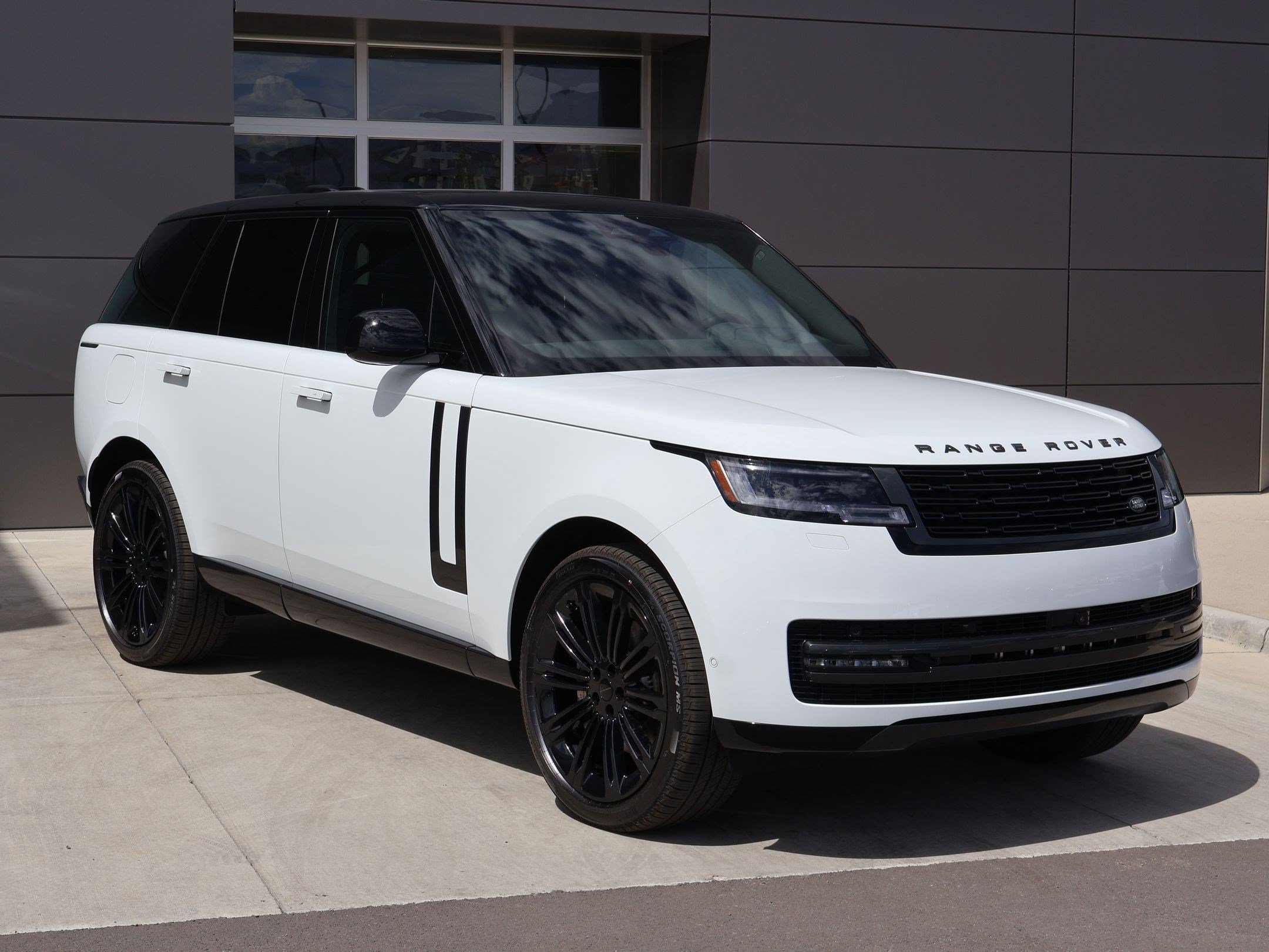 New 2026 Land Rover Range Rover SE AWD/4WD image 3