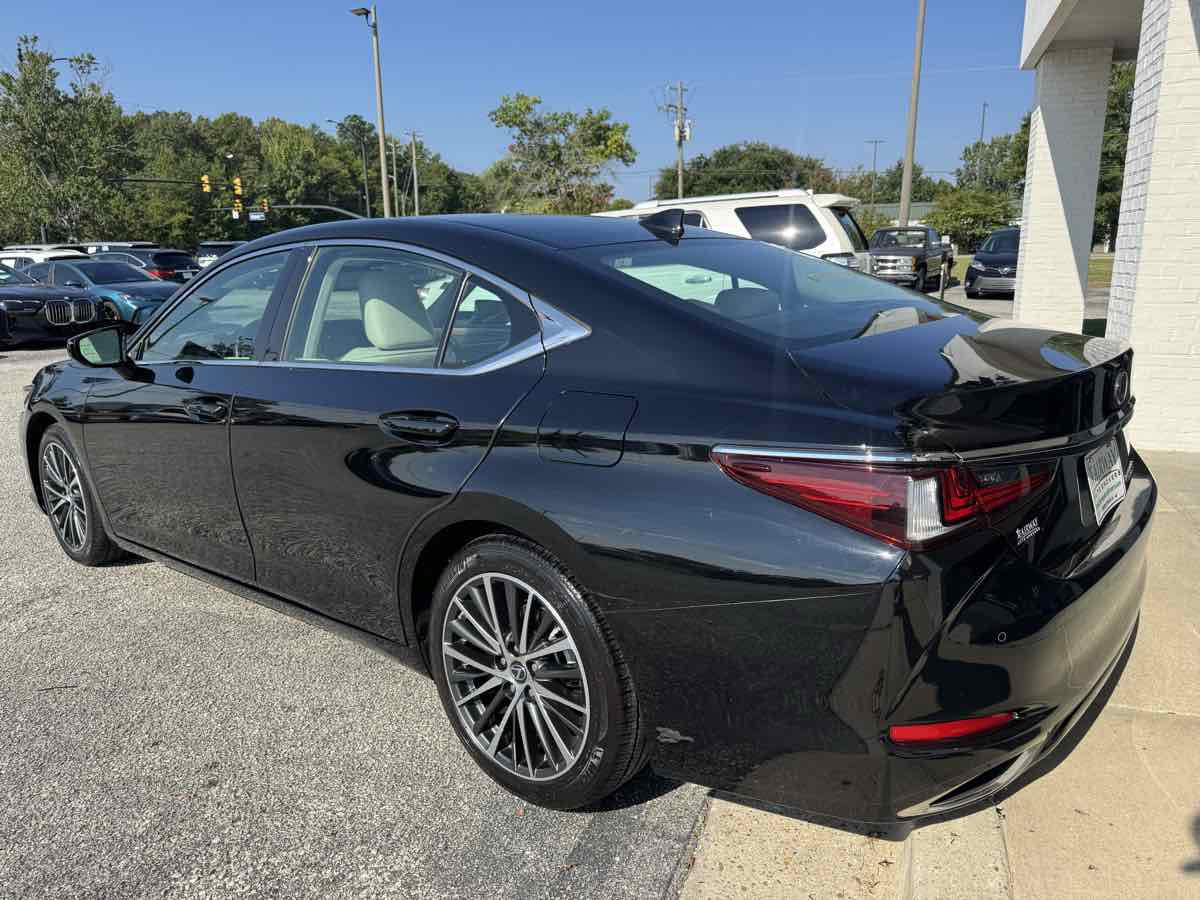 Used 2023 Lexus ES 350 w/ Premium Package FWD image 43