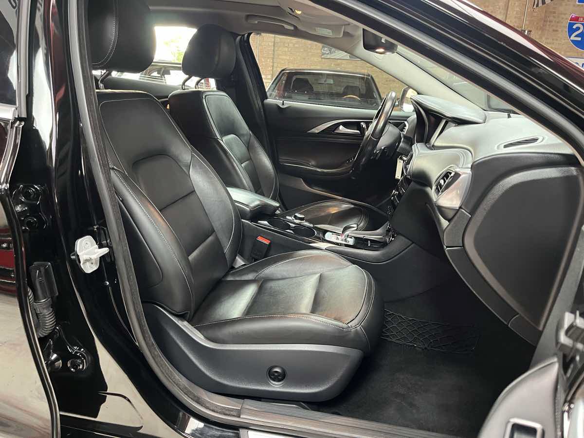 Used 2018 INFINITI QX30 Premium w/ Navigation Package AWD/4WD image 18