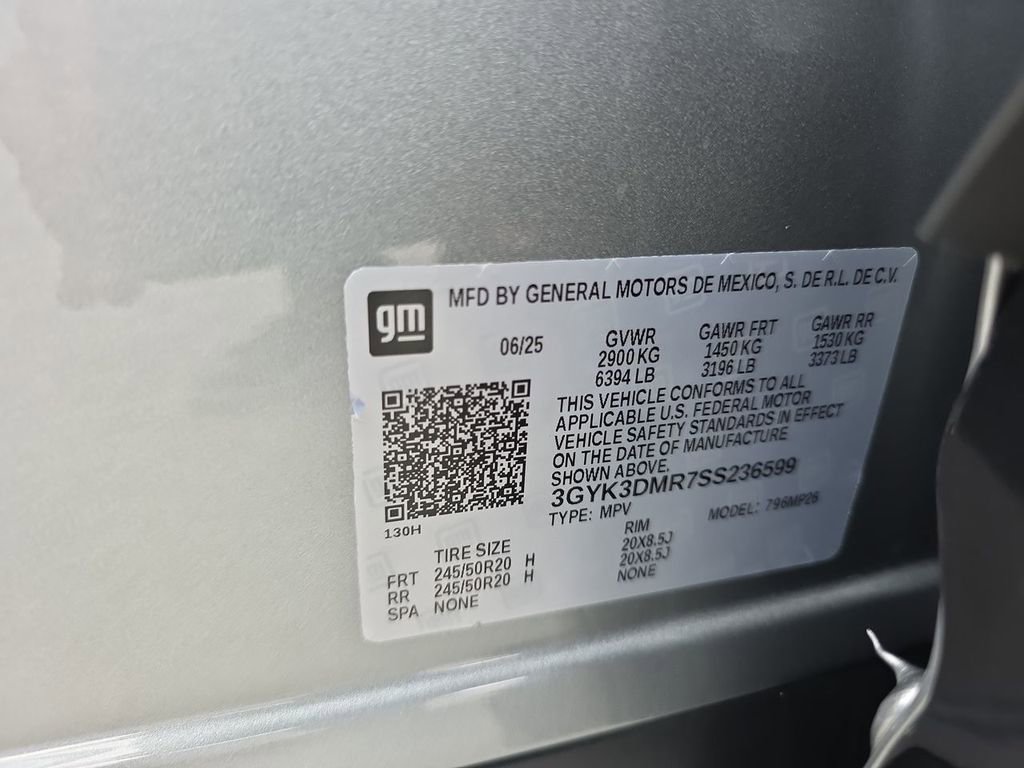 Used 2025 Cadillac Optiq Luxury 2 image 35