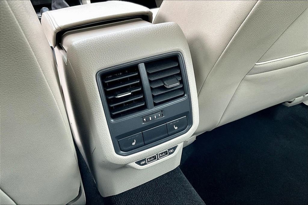 Used 2020 Volkswagen Passat 2.0T SEL image 10