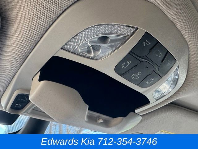 Used 2021 Chrysler Pacifica Limited image 31