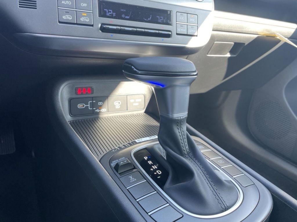New 2024 Hyundai Kona SEL w/ Convenience Package image 29