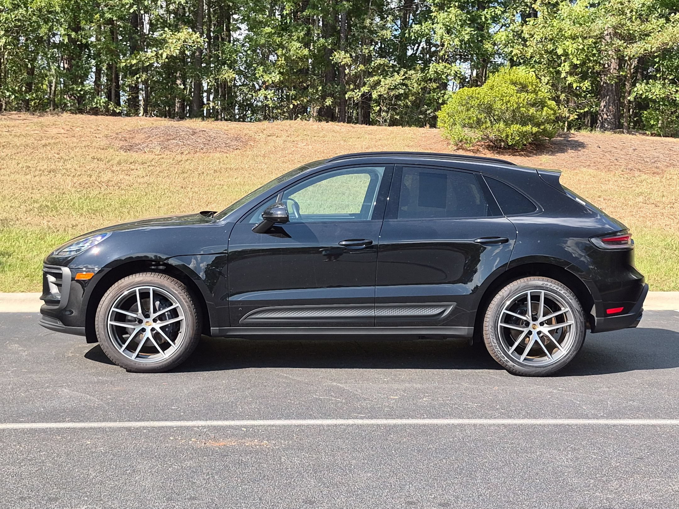 Used 2026 Porsche Macan AWD/4WD image 2