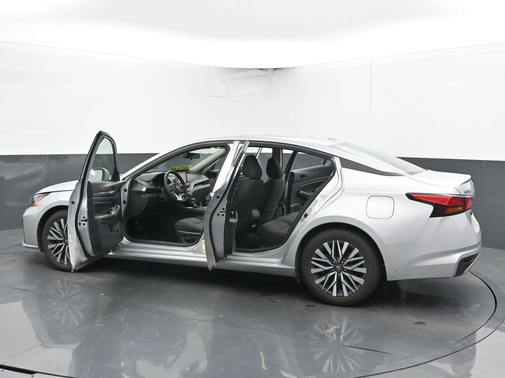Used 2023 Nissan Altima 2.5 SV FWD image 57