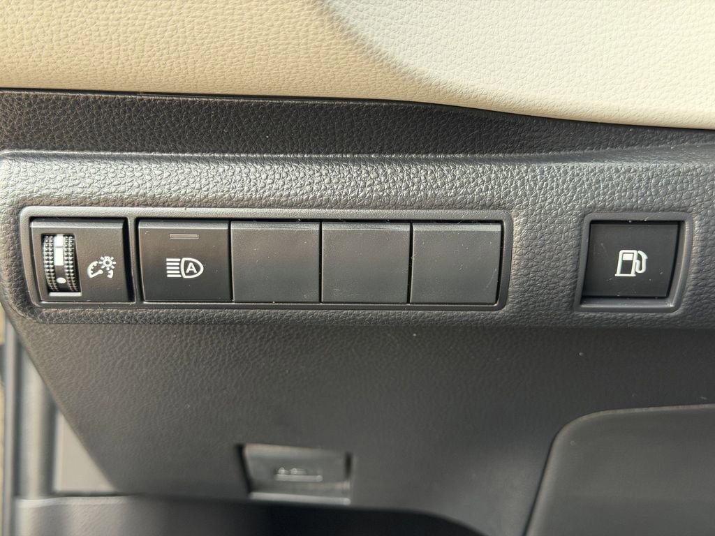 Used 2025 Toyota Corolla LE FWD image 24