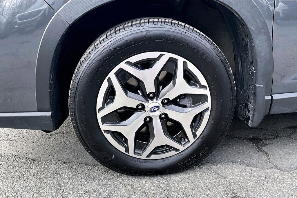 Certified 2023 Subaru Forester Premium image 17