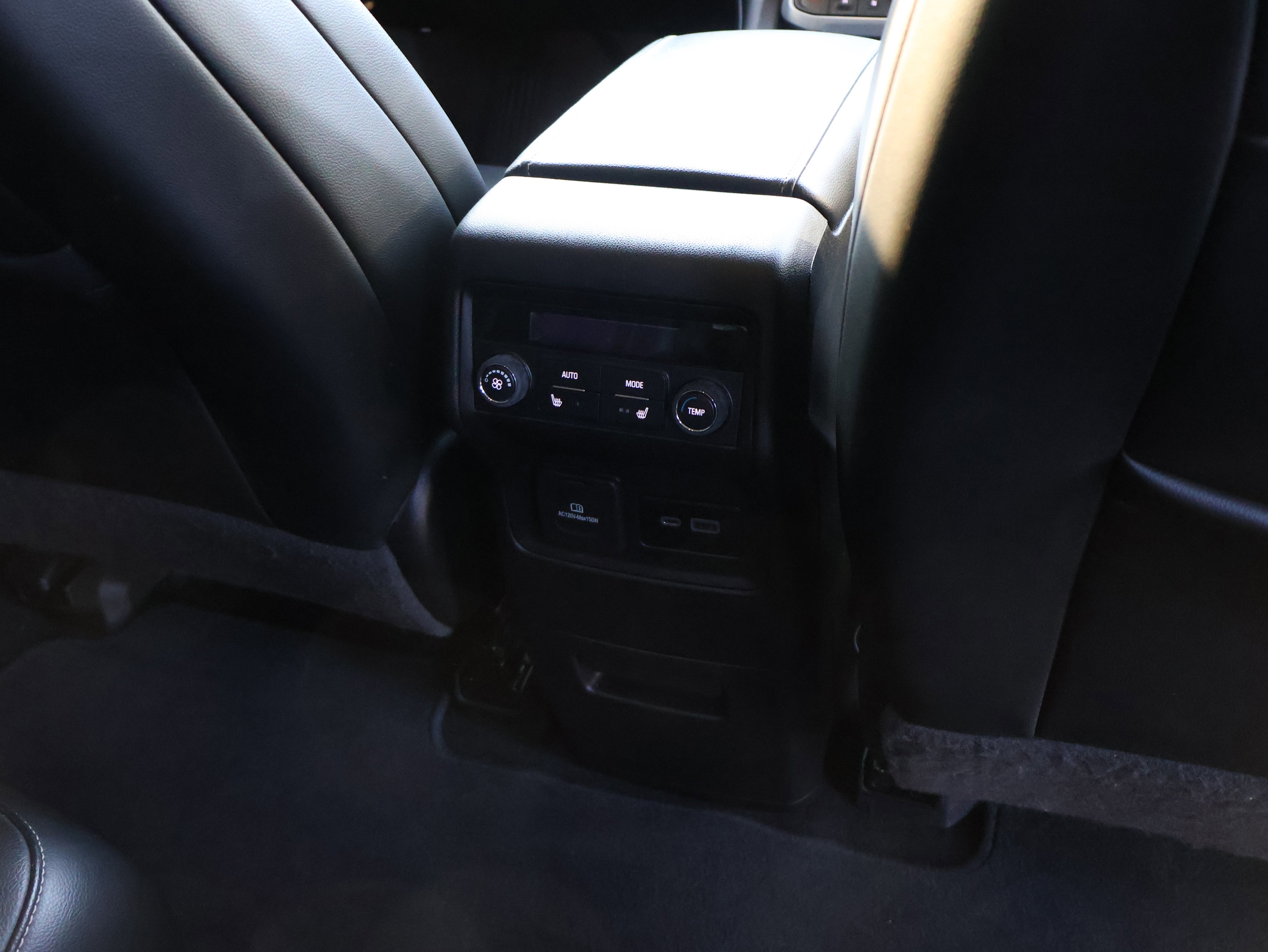 Used 2021 GMC Acadia SLT w/ Premium Package image 17