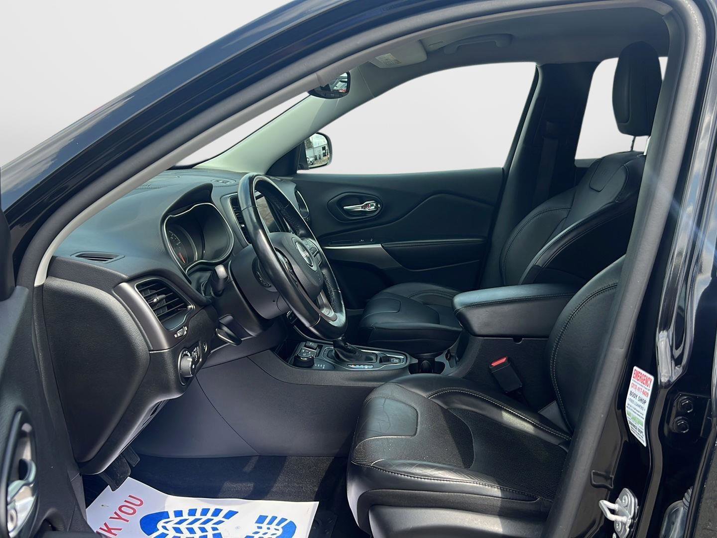 Used 2021 Jeep Cherokee Latitude Lux w/ Comfort/Convenience Group image 16