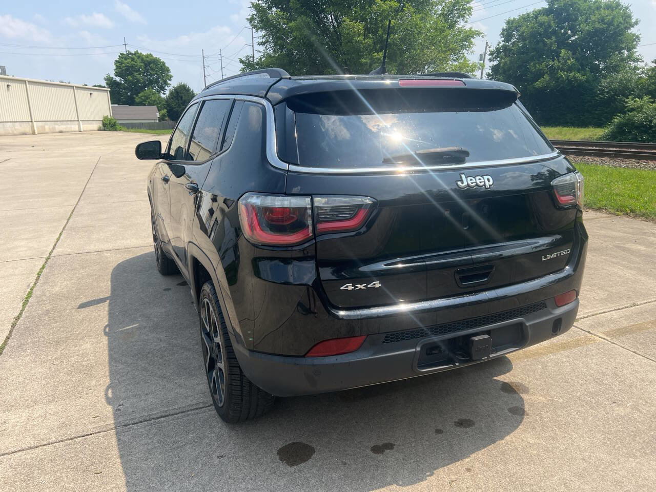 Used 2017 Jeep Compass Limited image 2