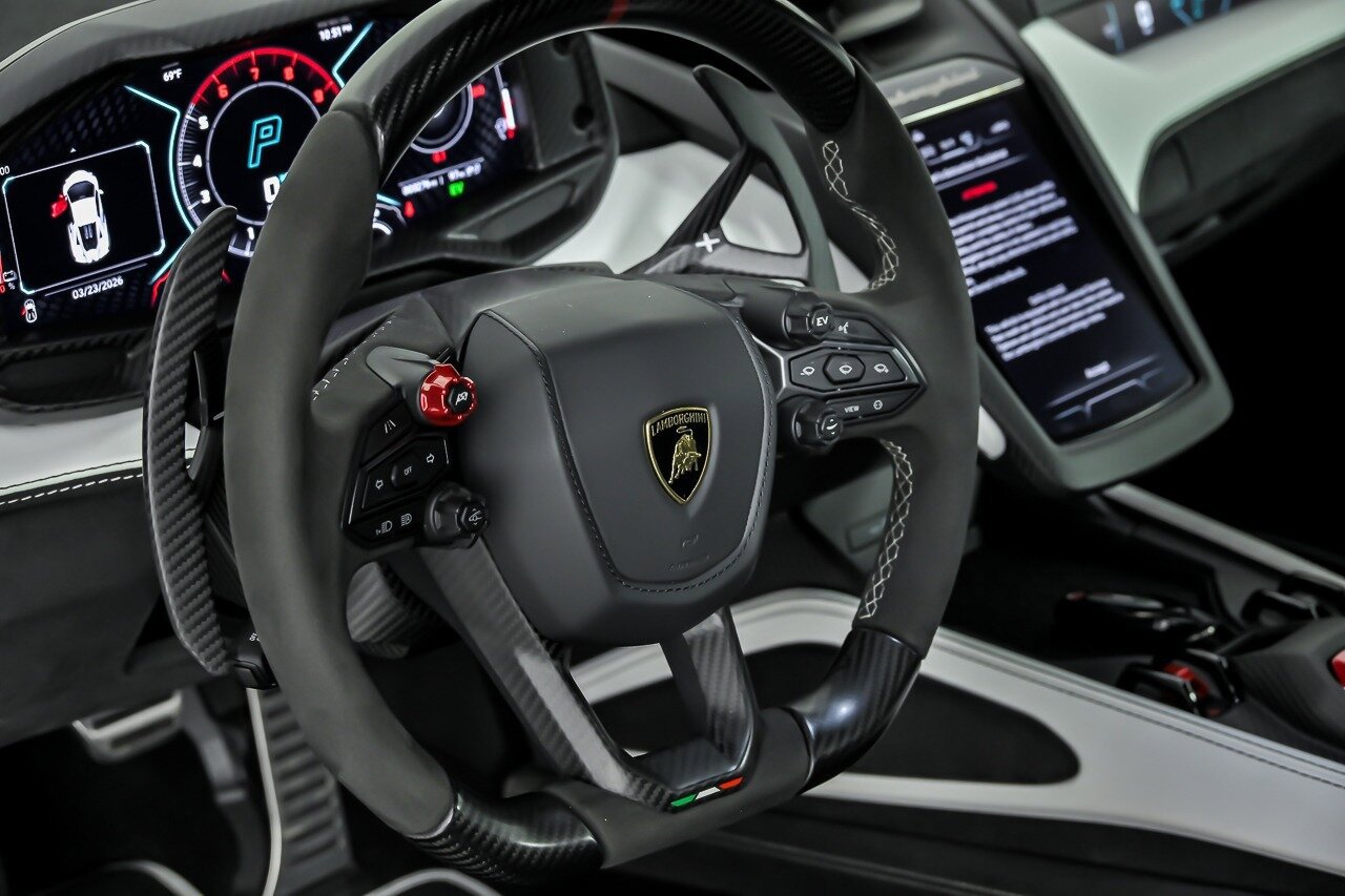 Used 2024 Lamborghini Revuelto image 31