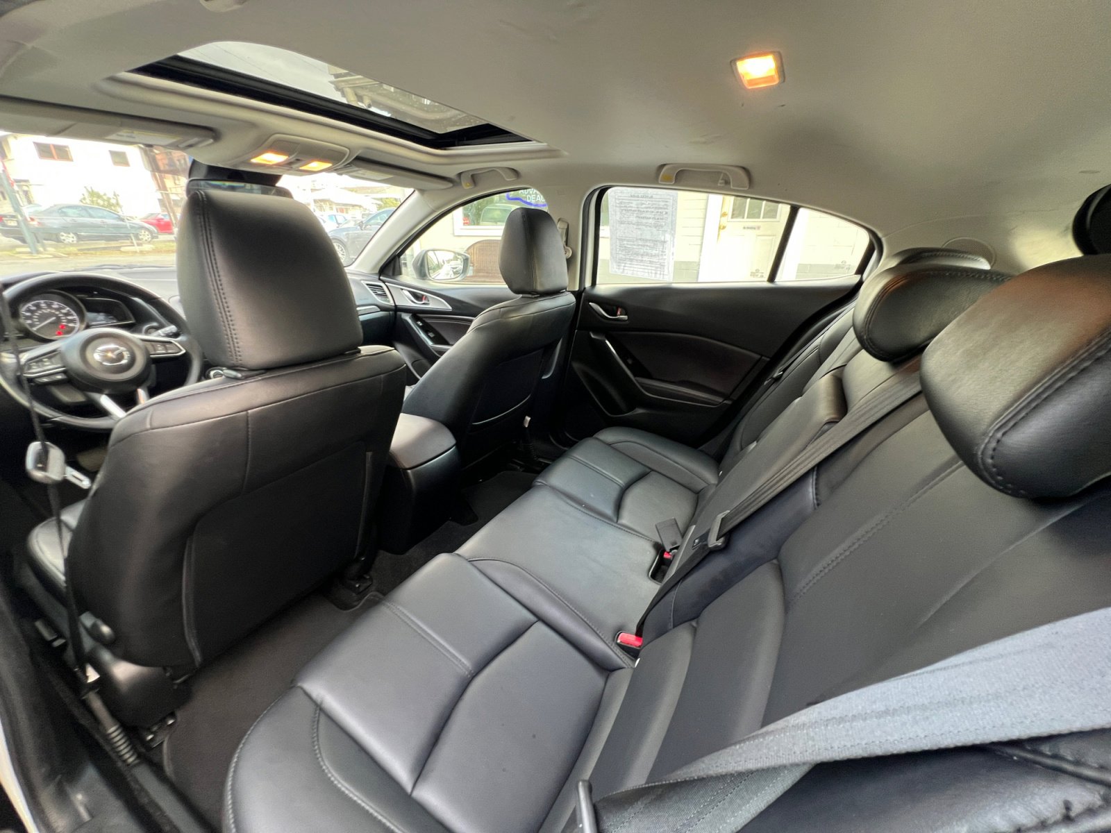 Used 2018 MAZDA MAZDA3 Touring image 23