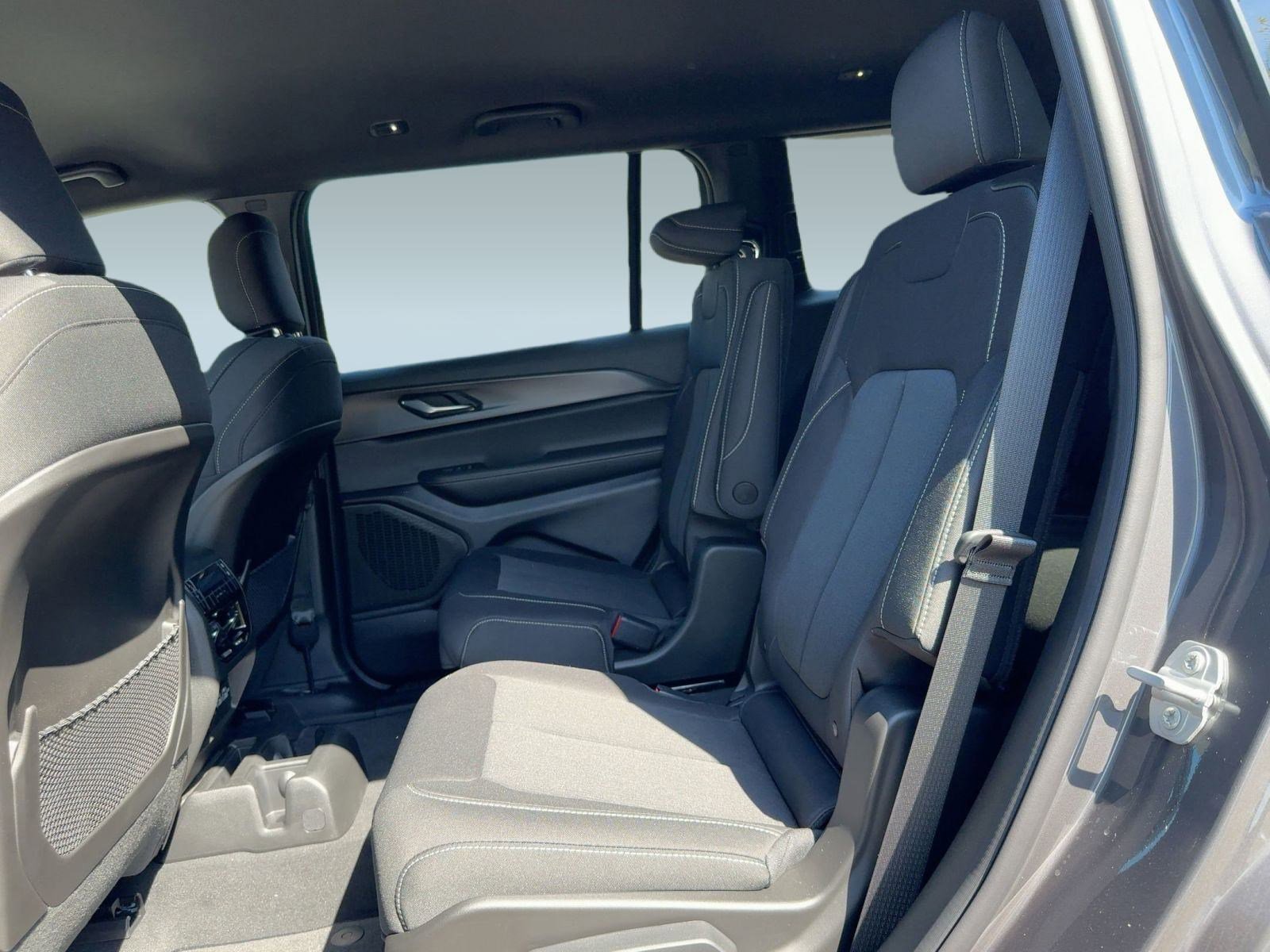 New 2025 Jeep Grand Cherokee L Laredo w/ Luxury Tech Group I image 14