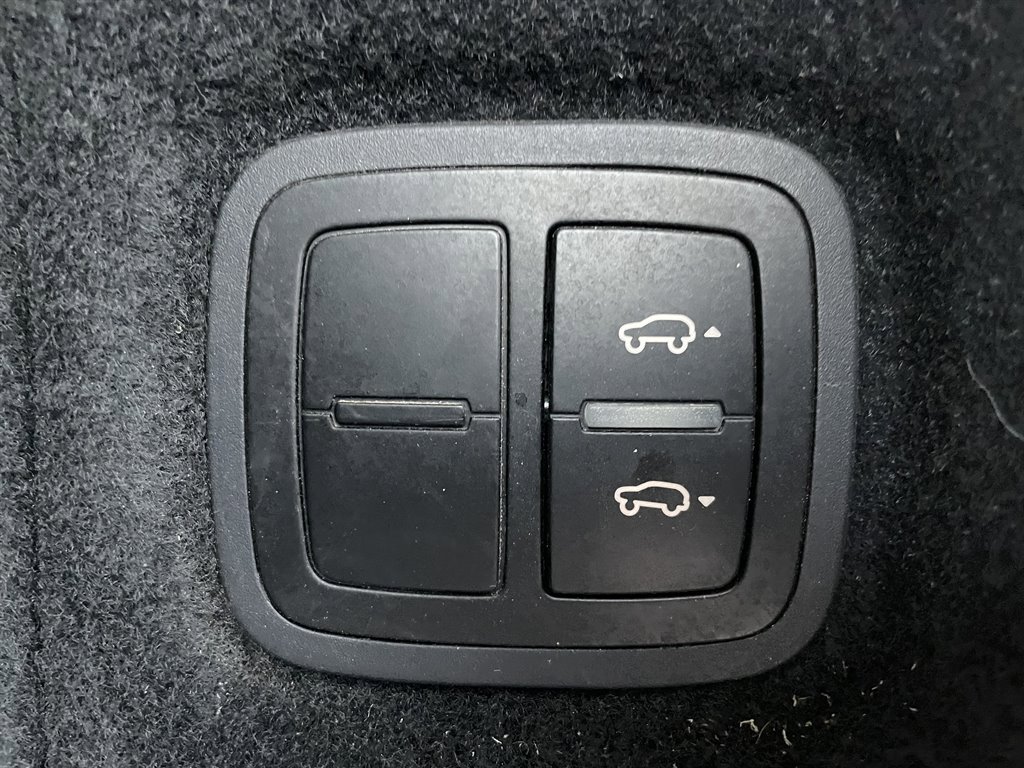 Used 2016 Porsche Cayenne GTS AWD/4WD image 37
