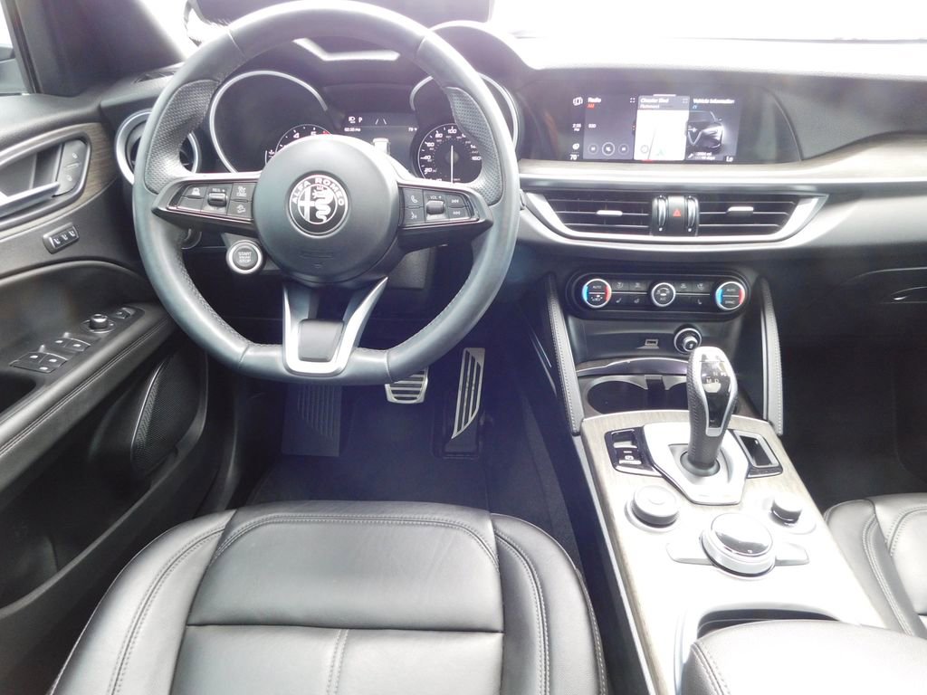 Used 2023 Alfa Romeo Stelvio Ti AWD/4WD image 17