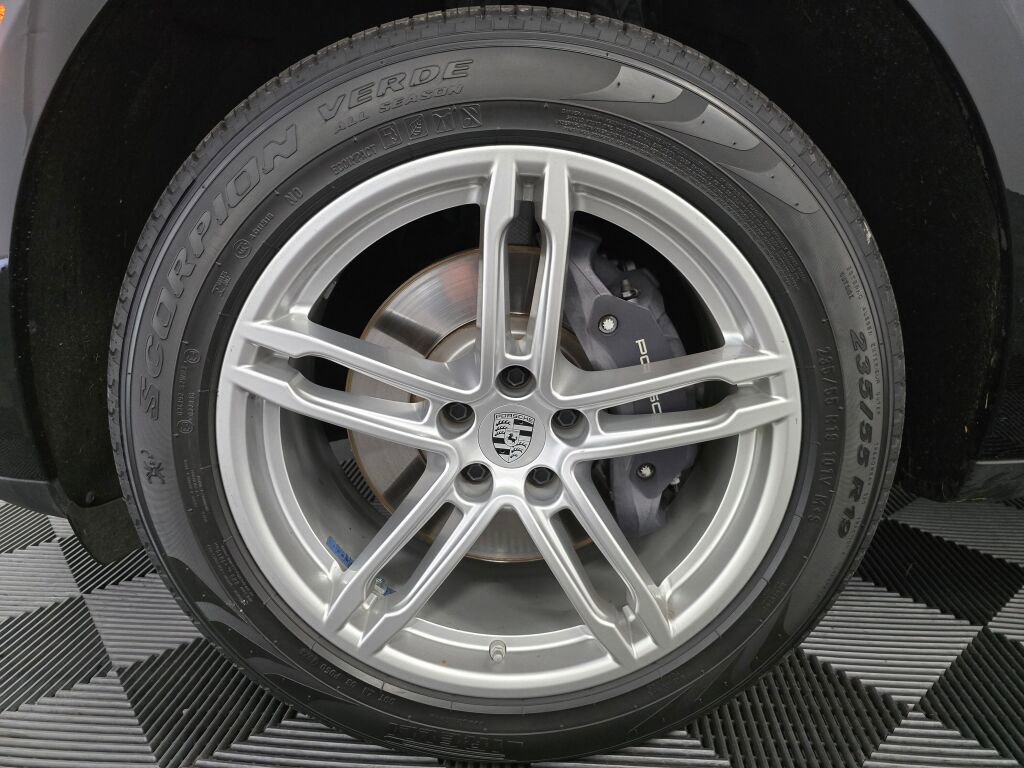 Certified 2024 Porsche Macan image 26