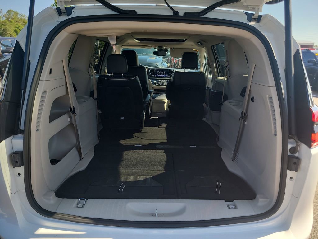 Used 2023 Chrysler Pacifica Limited image 8