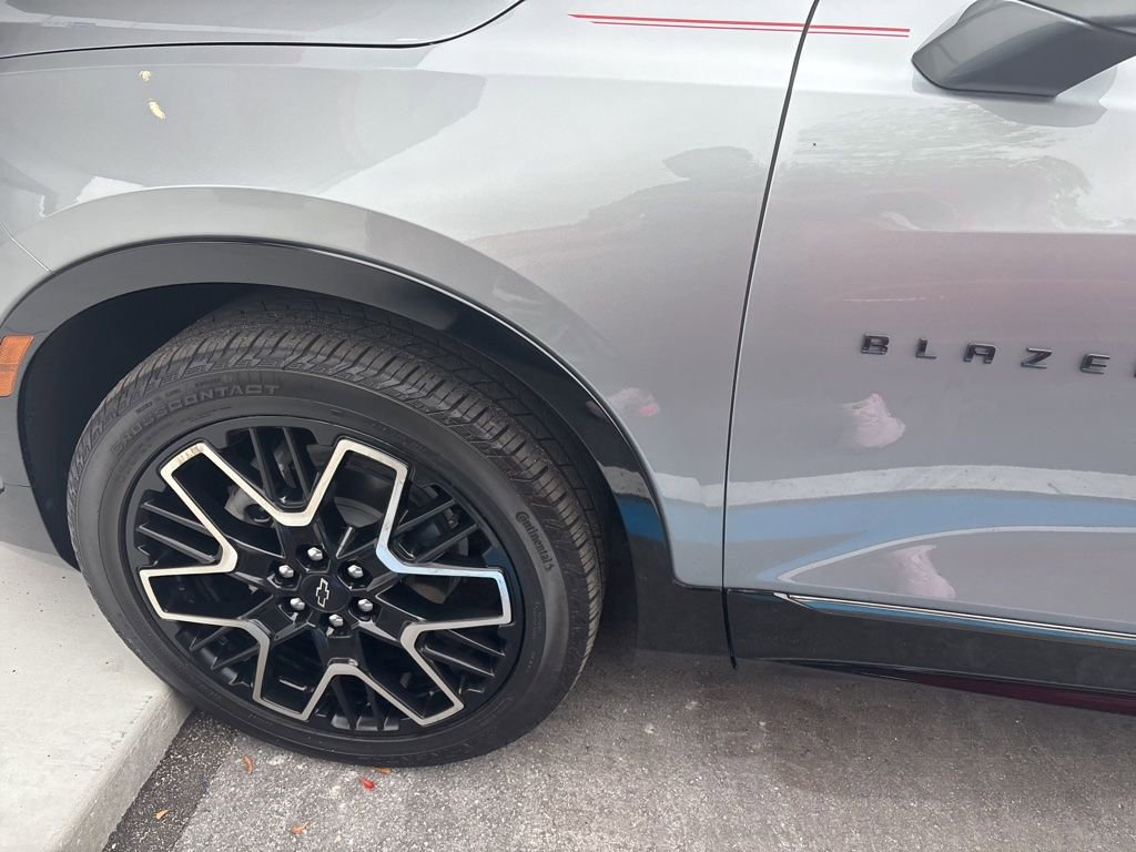 Used 2025 Chevrolet Blazer RS w/ Driver Confidence II Package image 15