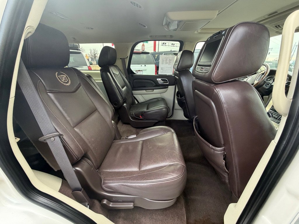Used 2011 Cadillac Escalade Platinum AWD/4WD image 8