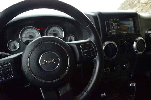 Used 2017 Jeep Wrangler Unlimited Rubicon w/ Connectivity Group AWD/4WD image 50