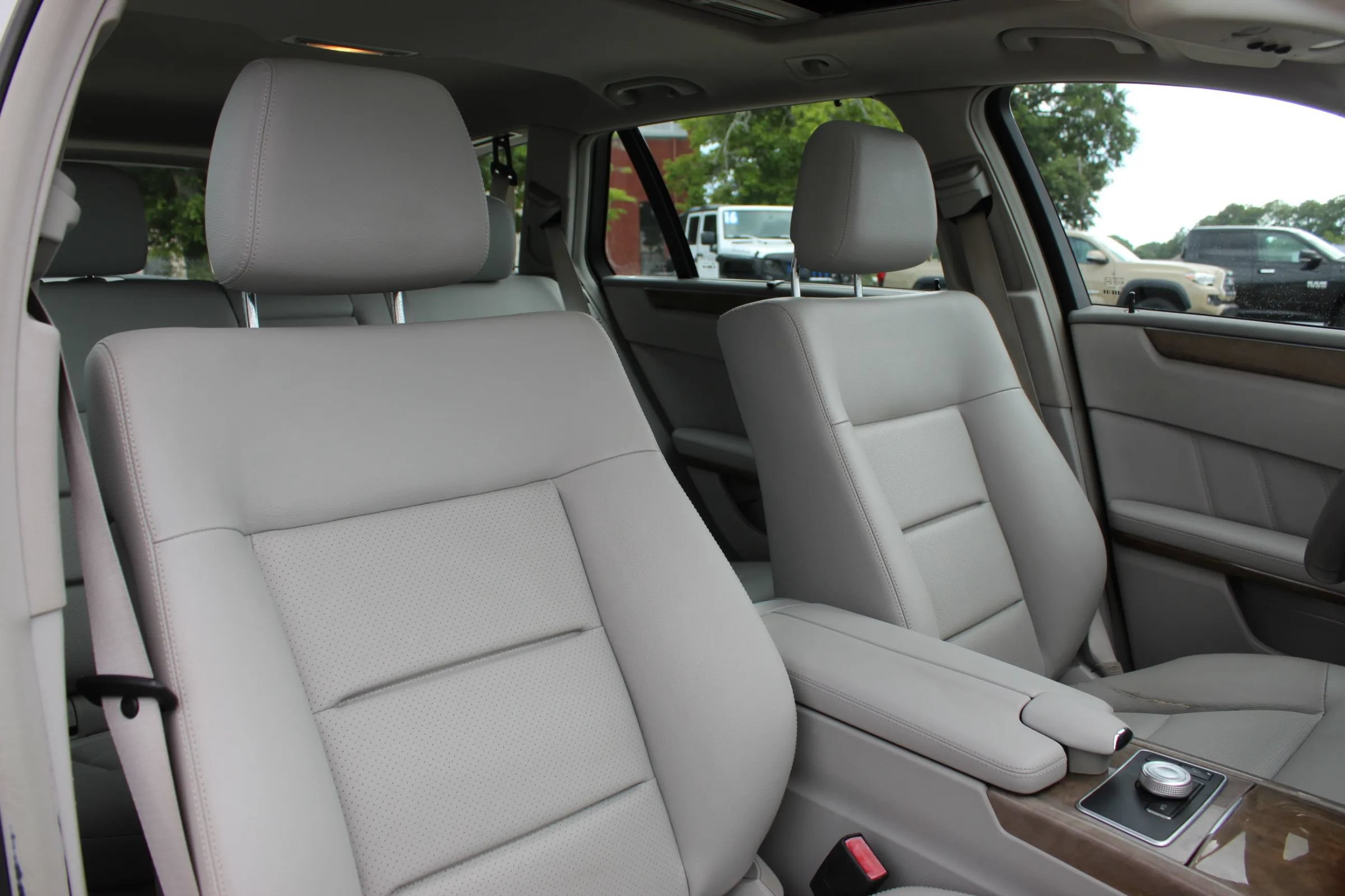 Used 2011 Mercedes-Benz E 350 4MATIC Wagon image 29