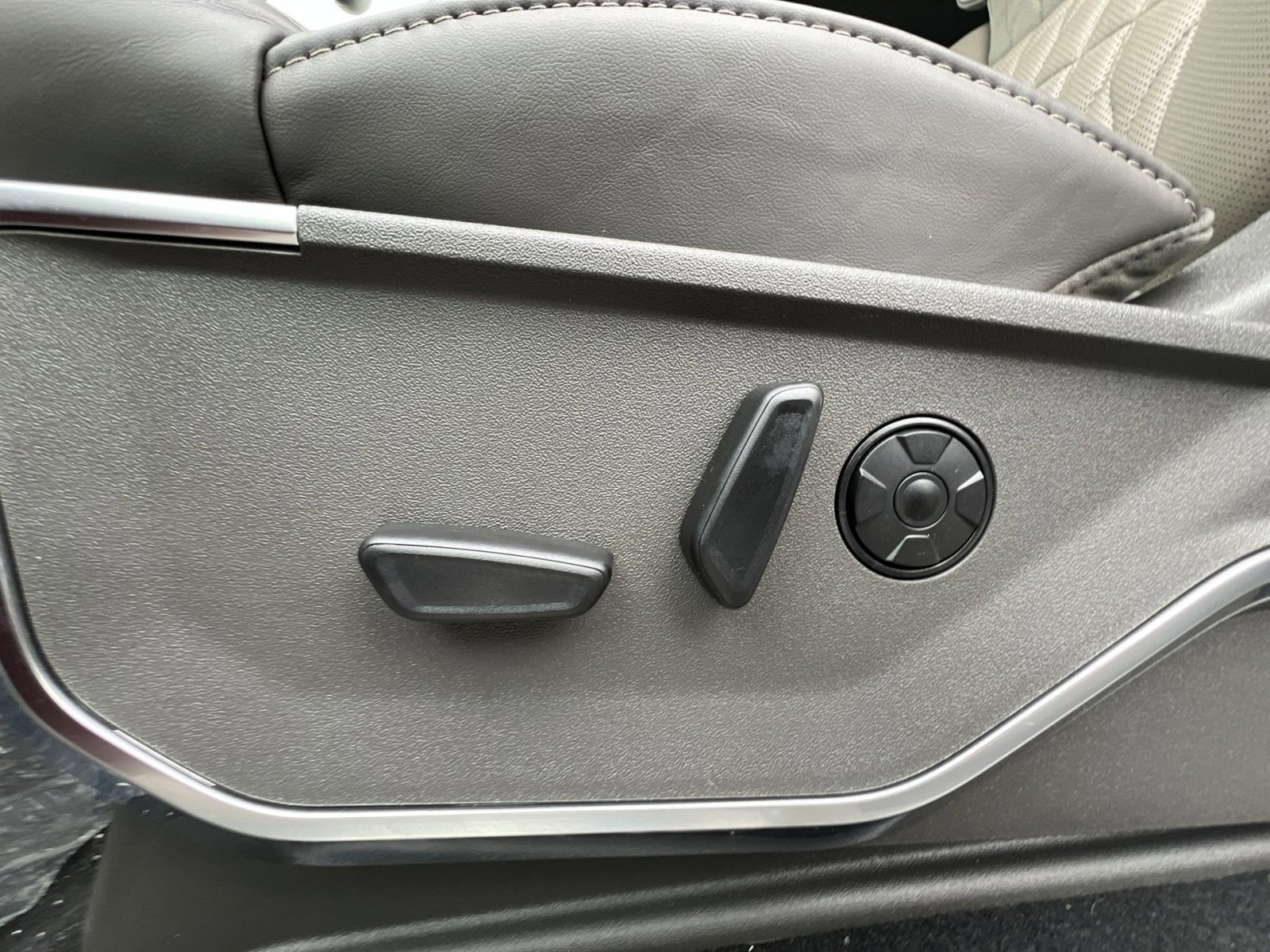 New 2026 Ford F450 Platinum w/ Platinum Plus Package image 14