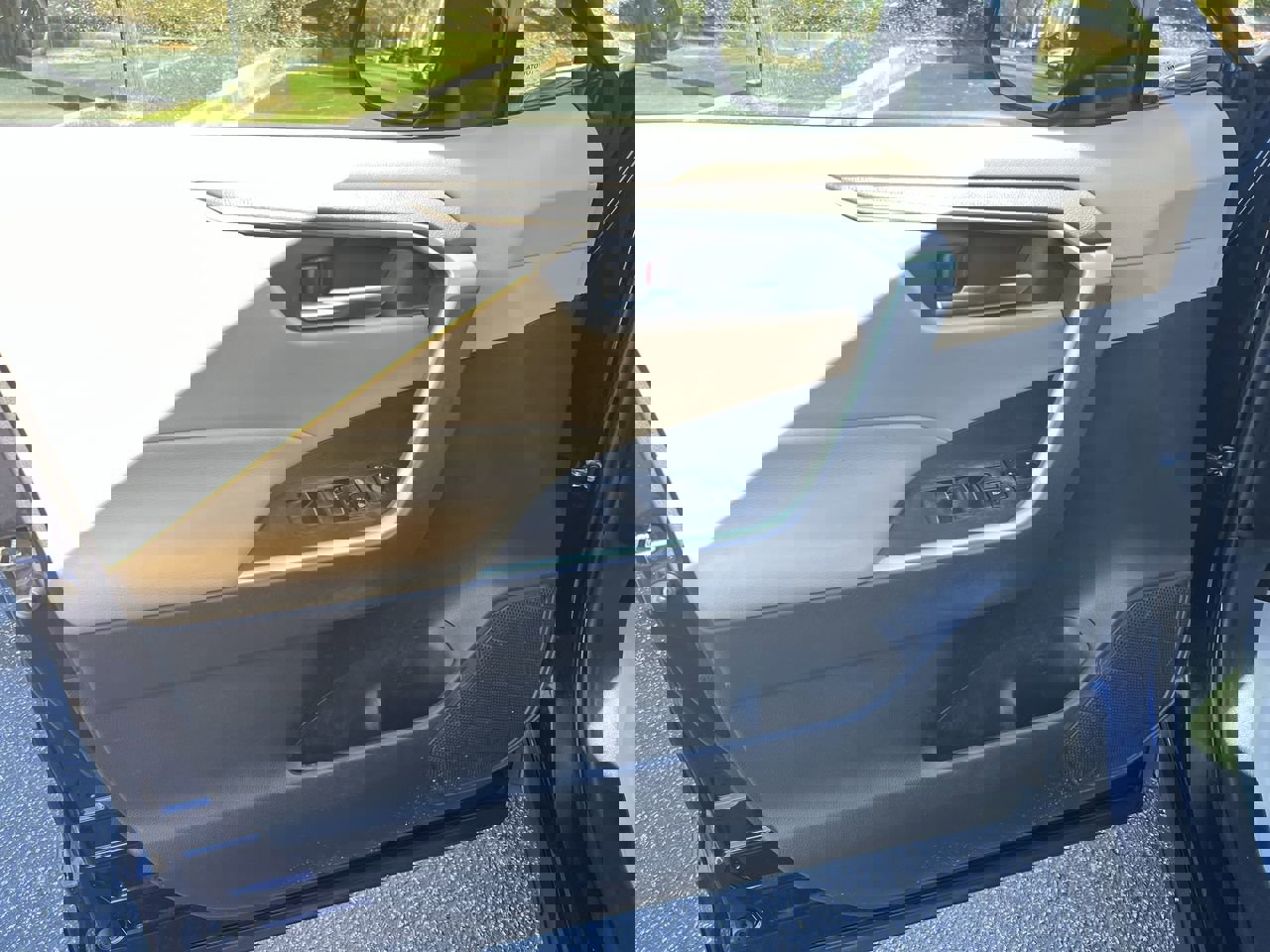 Used 2021 Toyota RAV4 XLE Premium image 14