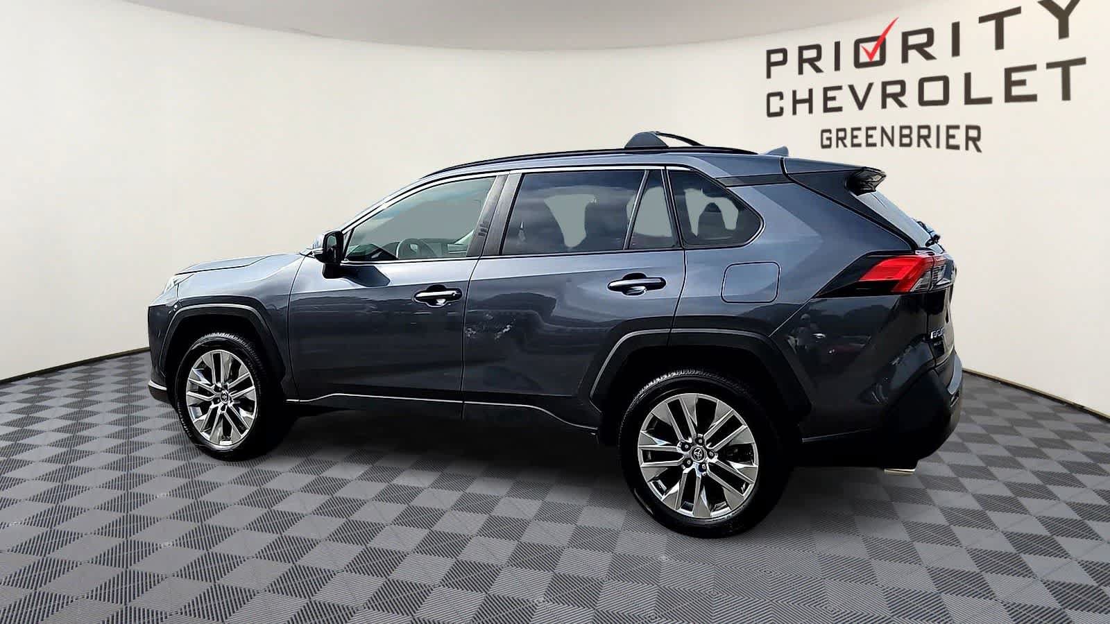 Used 2019 Toyota RAV4 XLE Premium w/ Cold Weather Package AWD/4WD image 6