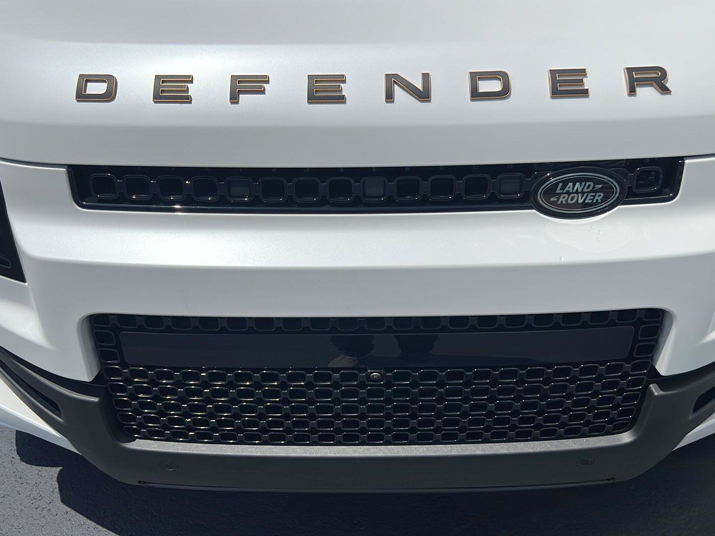 New 2026 Land Rover Defender 110 OCTA AWD/4WD image 9