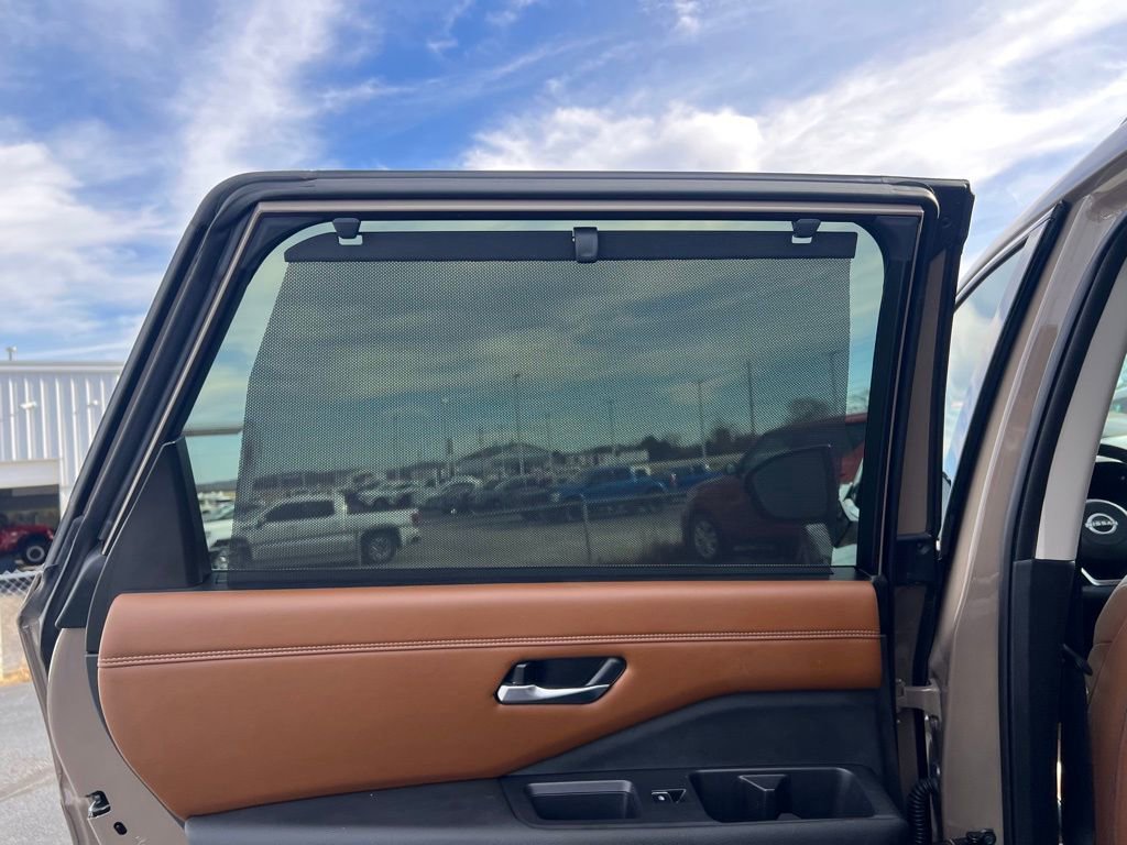 Used 2024 Nissan Pathfinder Platinum w/ Cargo Package image 17