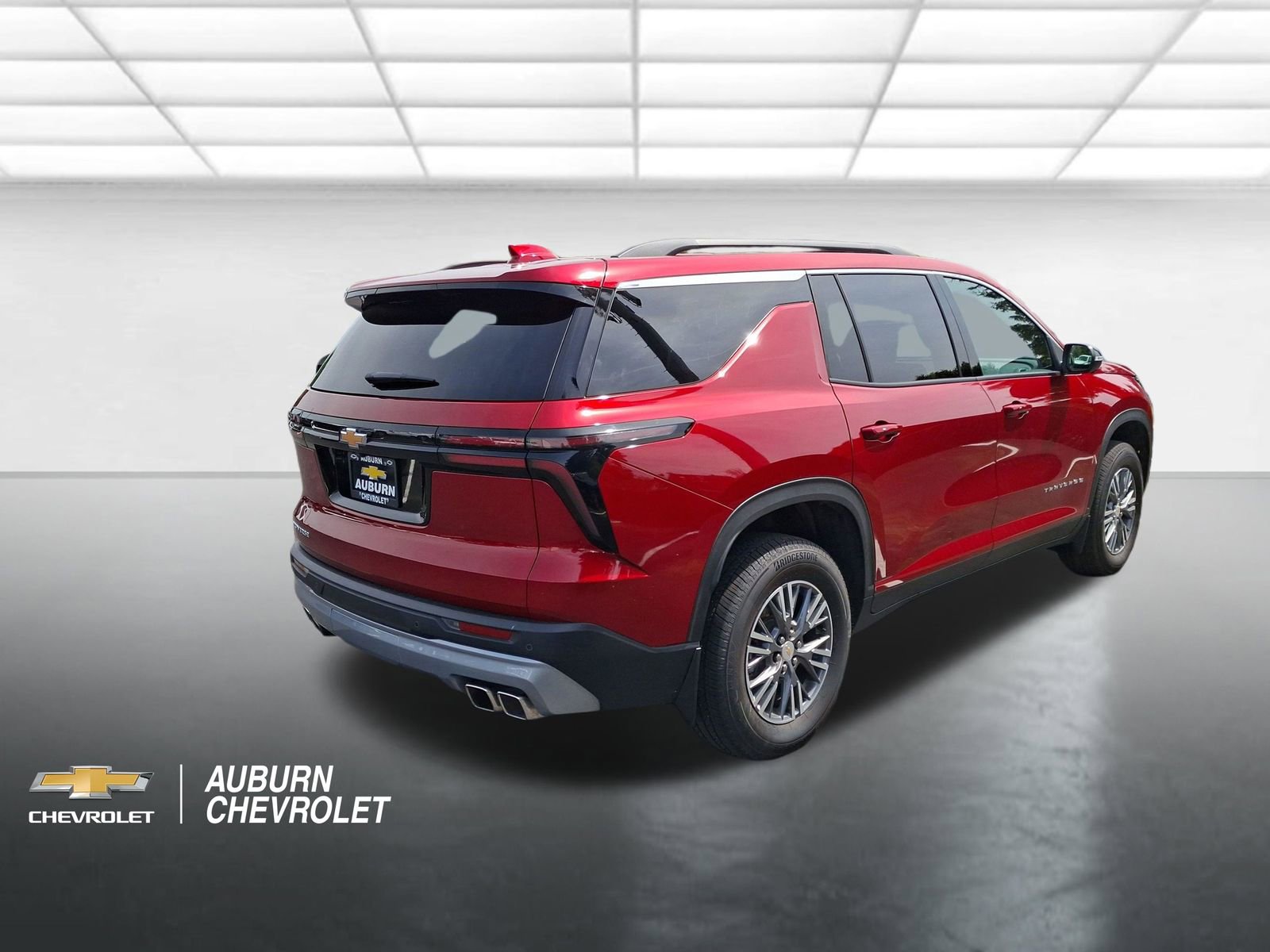 Used 2025 Chevrolet Traverse LT w/ Driver Confidence Package FWD image 3
