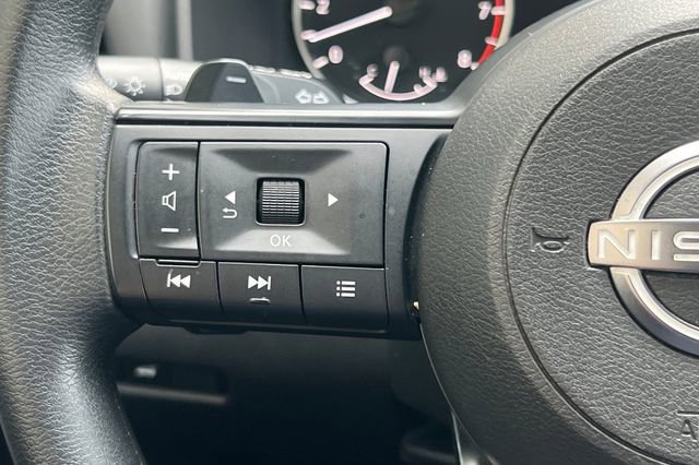 Used 2024 Nissan Rogue SV image 31