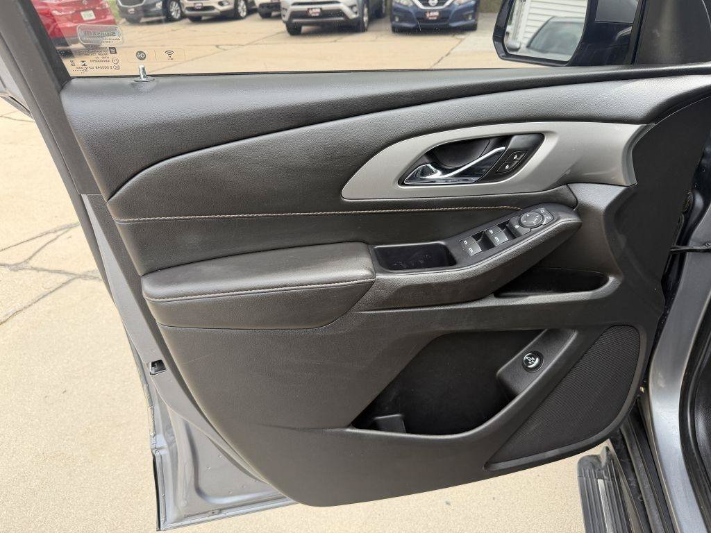 Used 2020 Chevrolet Traverse LT w/ Driver Confidence II Package AWD/4WD image 9