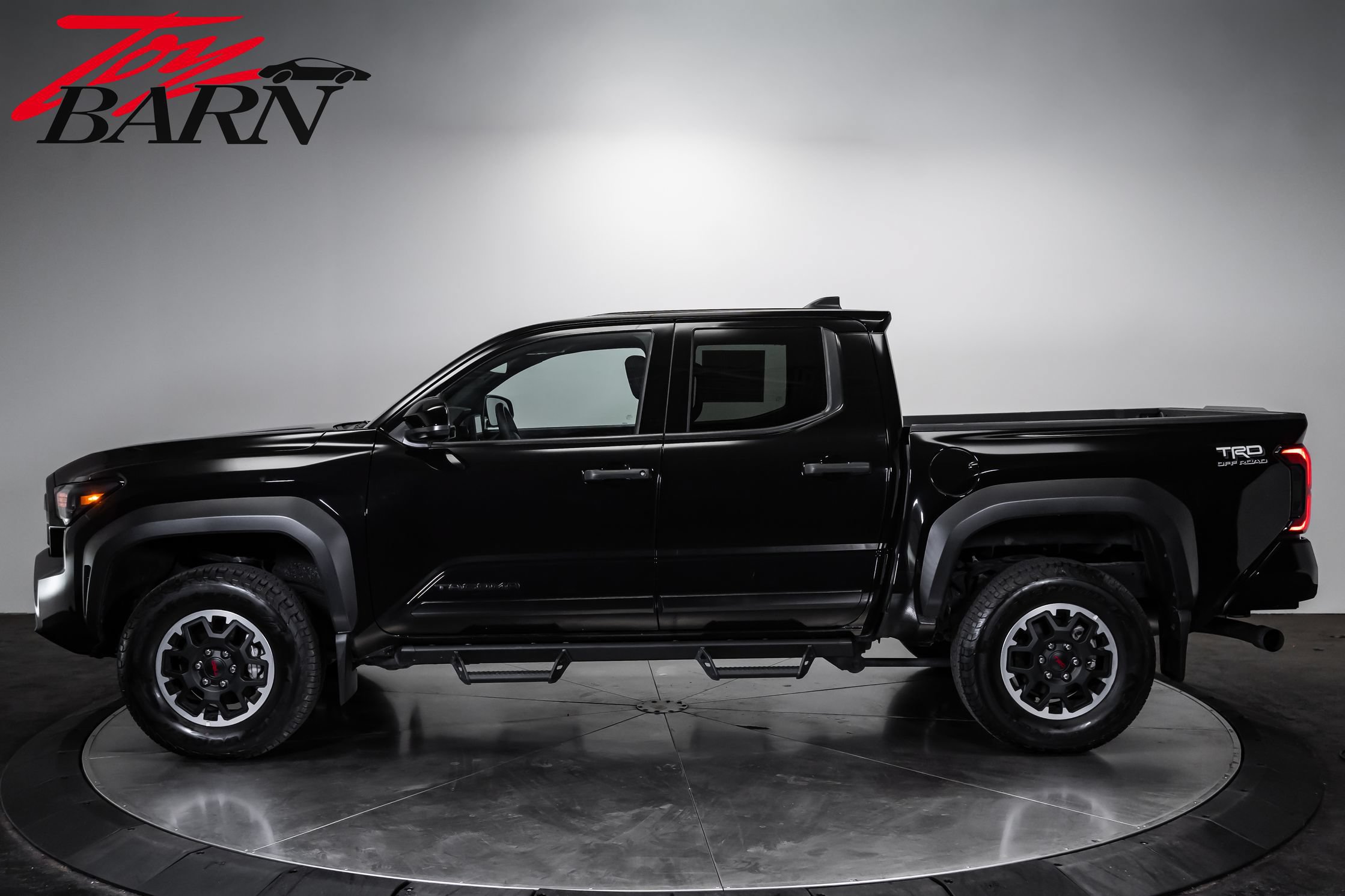 Used 2025 Toyota Tacoma TRD Off-Road AWD/4WD image 2