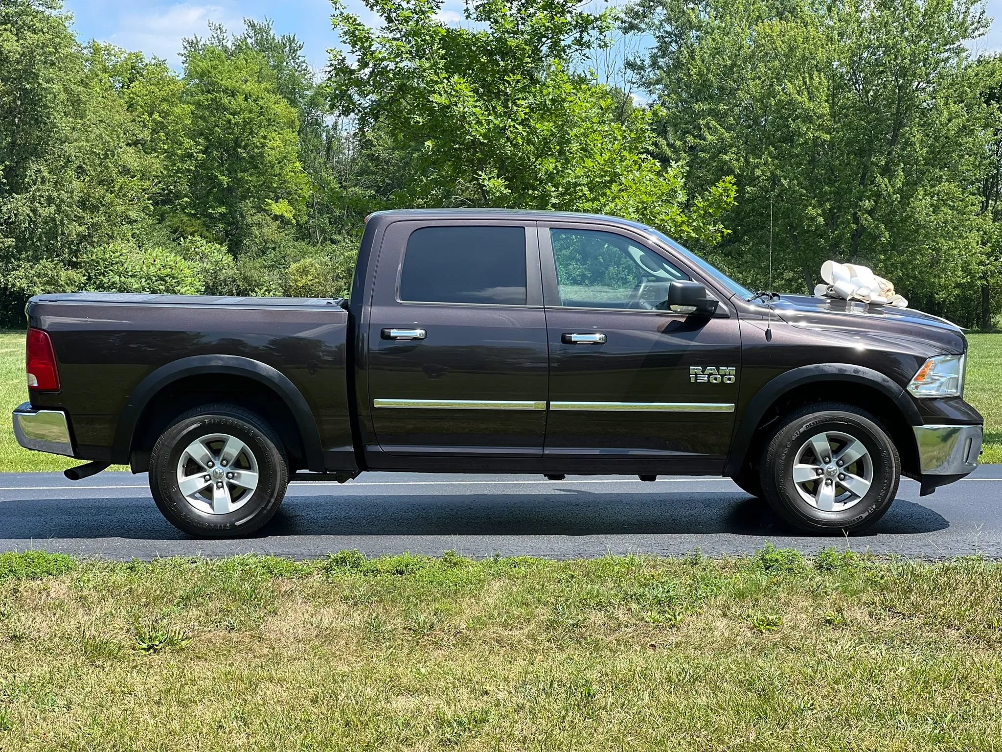 Used 2017 RAM 1500 Classic SLT w/ Luxury Group AWD/4WD image 4