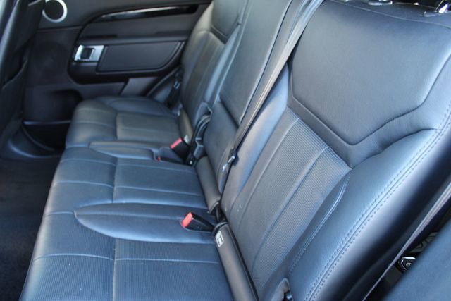 Used 2019 Land Rover Discovery SE image 5