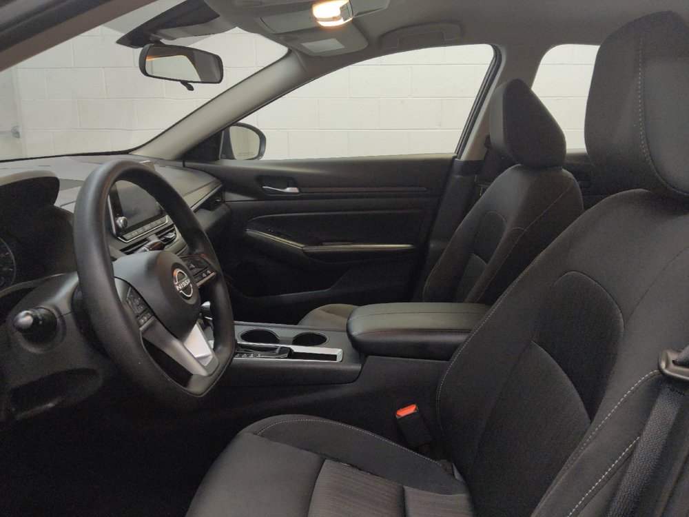 Used 2025 Nissan Altima 2.5 SV FWD image 17