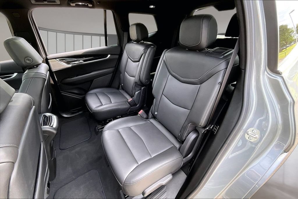 Certified 2025 Cadillac XT6 Premium Luxury AWD/4WD image 28
