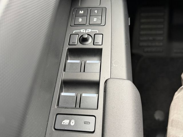 Used 2025 Land Rover Defender 110 S image 18