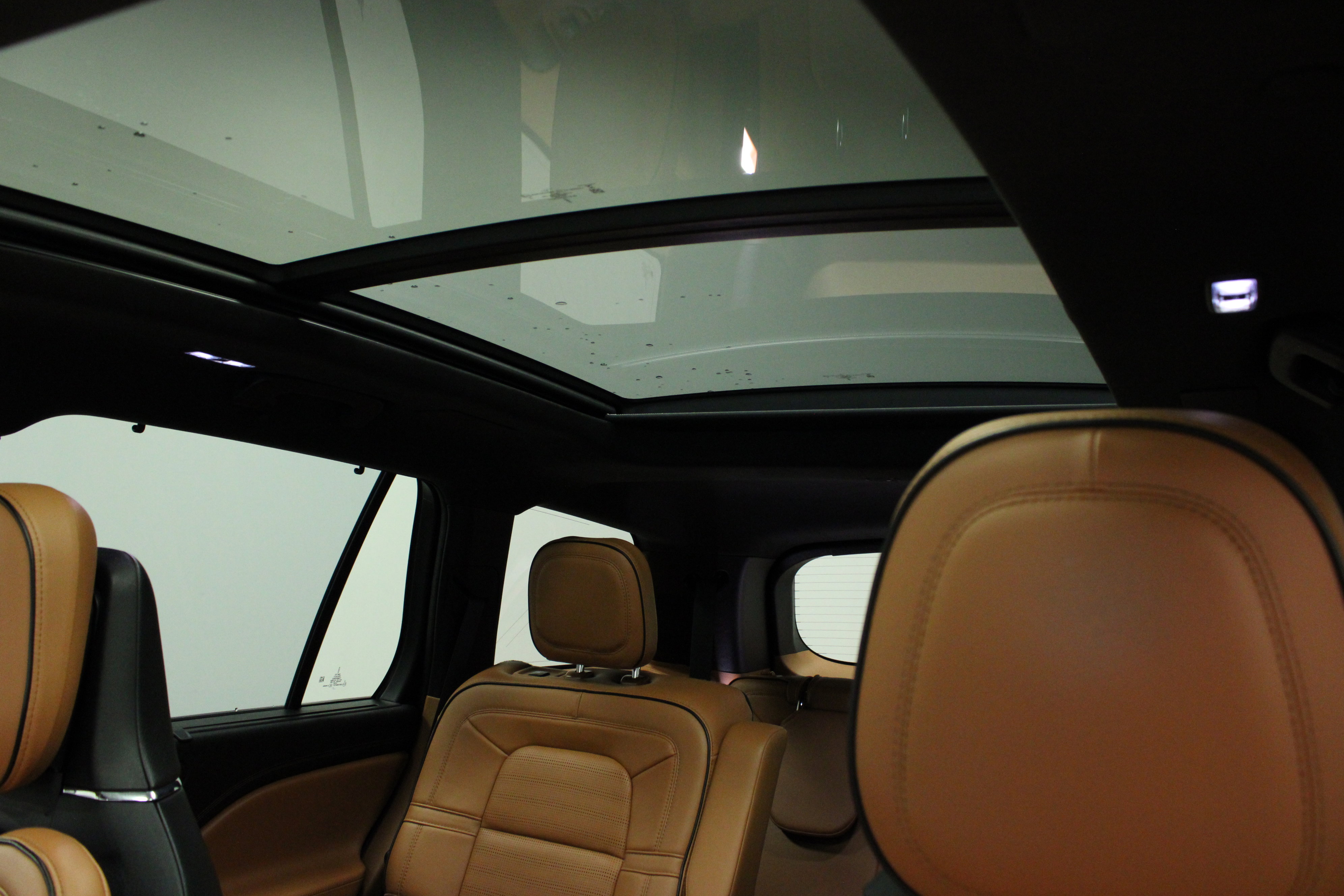 Used 2023 Lincoln Aviator Black Label w/ Class IV Trailer Tow Package image 10