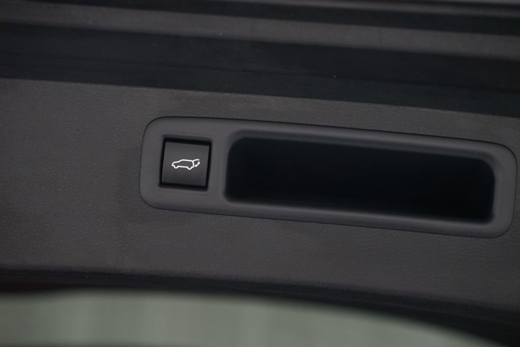 Certified 2024 Toyota Highlander LE image 35