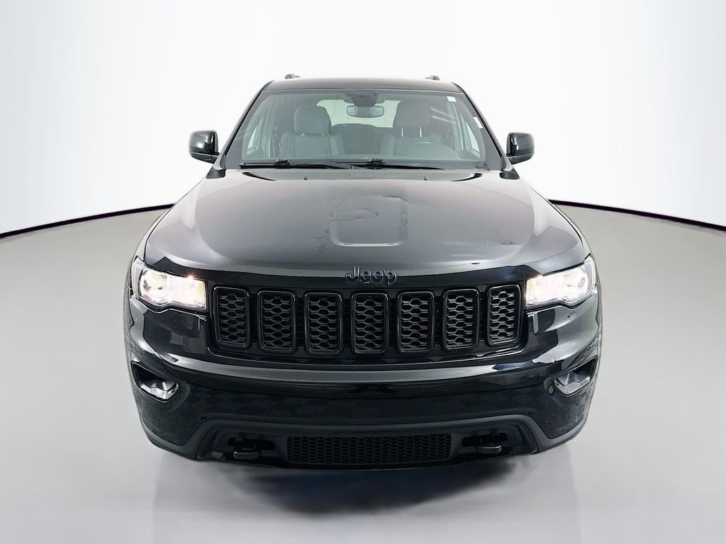 Used 2019 Jeep Grand Cherokee Laredo image 2