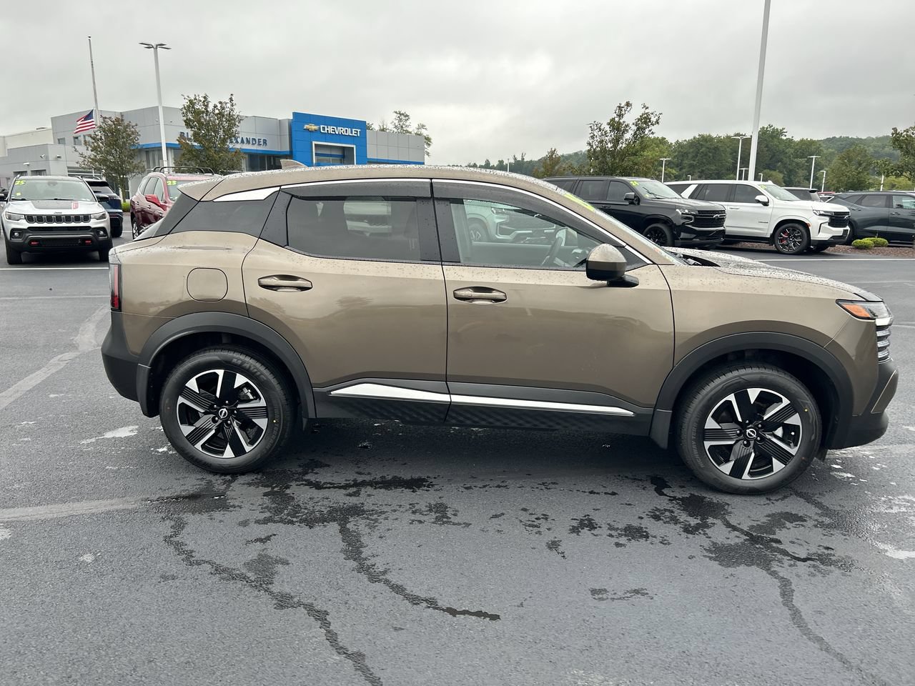 Used 2025 Nissan Kicks SV w/ Charging Package AWD/4WD image 8