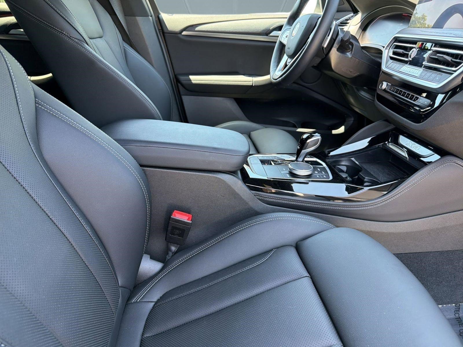 Certified 2025 BMW X4 xDrive30i image 30