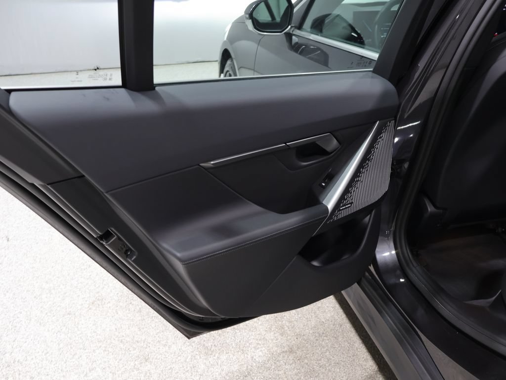 Used 2024 BMW 530i xDrive AWD/4WD image 19